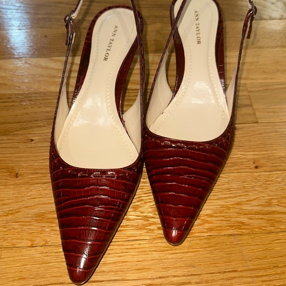 Ann Taylor sling back kitten heels - Picture 2 of 6